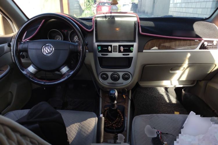Used Buick Excelle 2015 1.5L Manual Classic Trim Center Console
