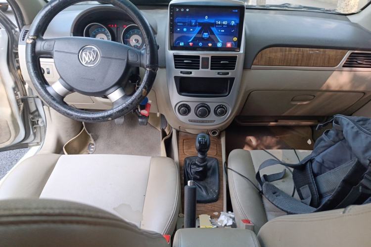 Used Buick Excelle 2015 1.5L Manual Classic Trim Center Console