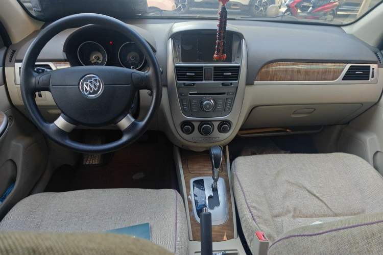 Used Buick Excelle 2015 1.5L Automatic Classic Model Center Console