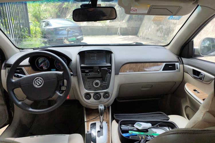 Used Buick Excelle 2015 1.5L Automatic Classic Model Center Console