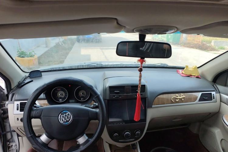 Used Buick Excelle 2015 1.5L Manual Classic Trim Center Console