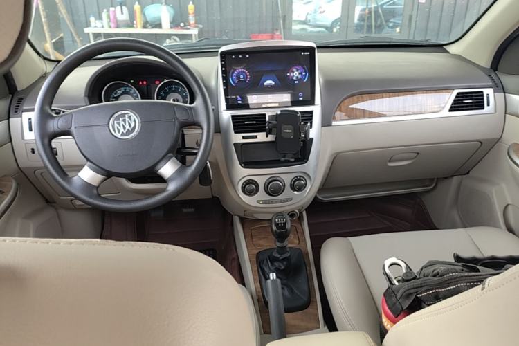 Used Buick Excelle 2015 1.5L Manual Classic Trim Center Console