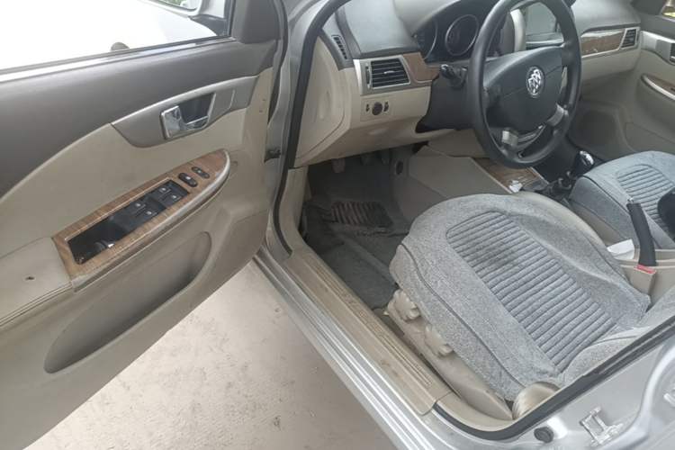 Used Buick Excelle 2015 1.5L Manual Classic Trim Driver Seat
