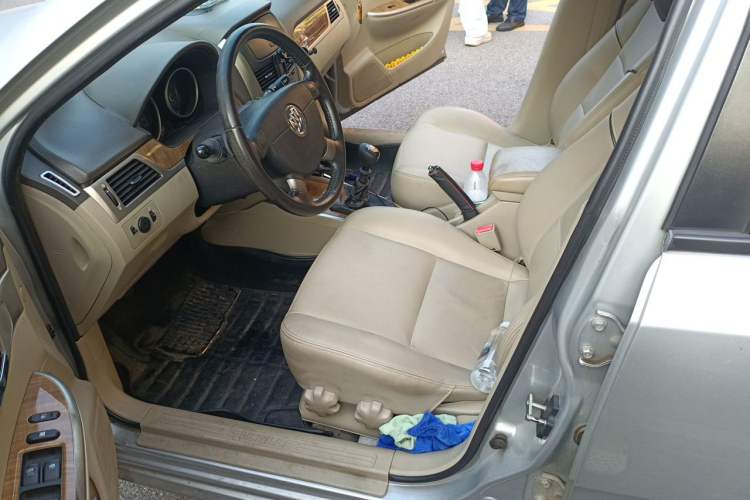 Used Buick Excelle 2015 1.5L Manual Luxury Model Driver Seat