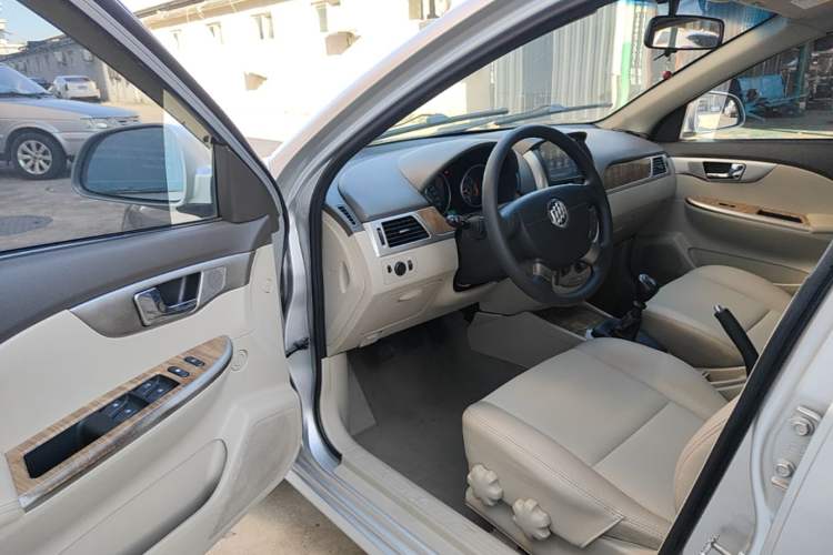 Used Buick Excelle 2015 1.5L Manual Classic Trim Driver Seat