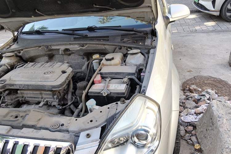 Used Buick Excelle 2015 1.5L Manual Classic Trim Engine Bay Left