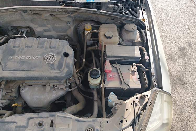 Used Buick Excelle 2015 1.5L Manual Classic Trim Engine Bay Left
