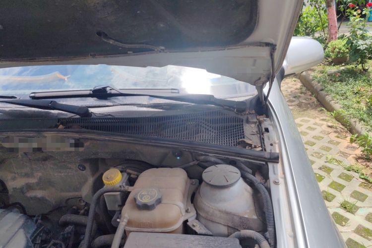 Used Buick Excelle 2015 1.5L Manual Classic Trim Engine Bay Left