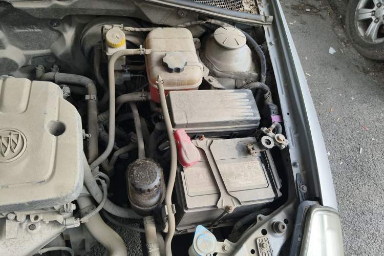 Used Buick Excelle 2015 1.5L Manual Classic Trim Engine Bay Left