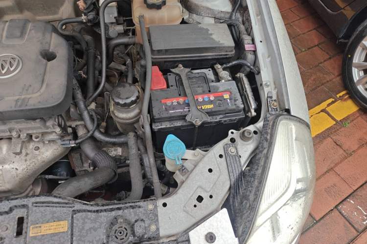 Used Buick Excelle 2015 1.5L Automatic Classic Model Engine Bay Left