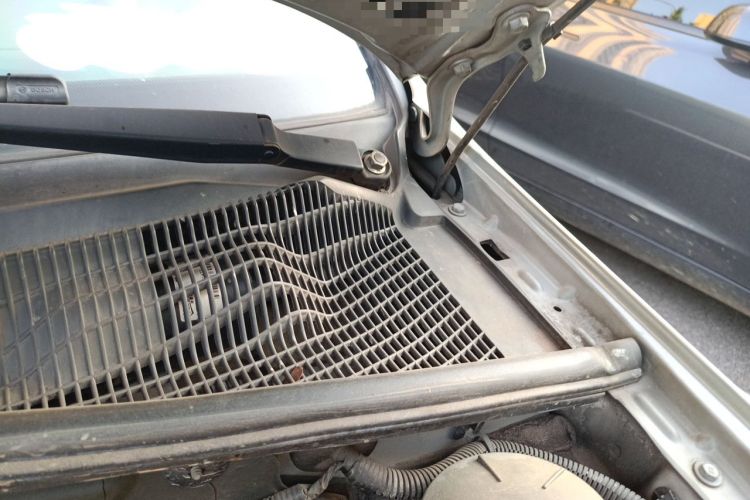 Used Buick Excelle 2015 1.5L Manual Luxury Model Engine Bay Left