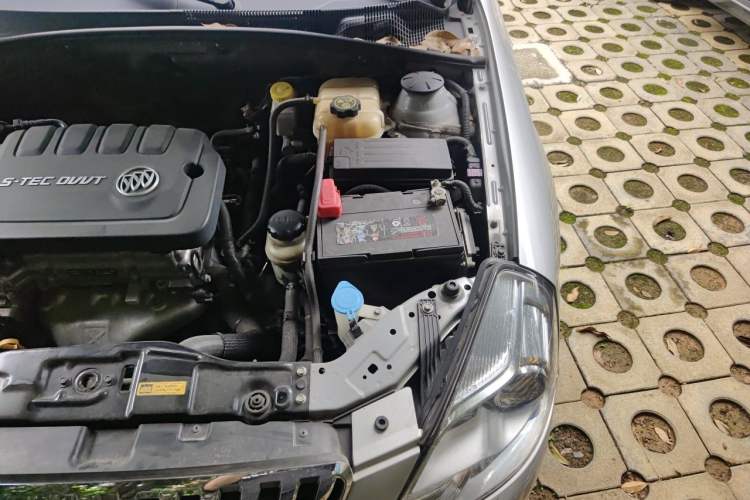 Used Buick Excelle 2015 1.5L Automatic Classic Model Engine Bay Left