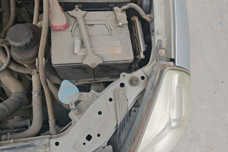 Used Buick Excelle 2015 1.5L Manual Classic Trim Engine Bay Left