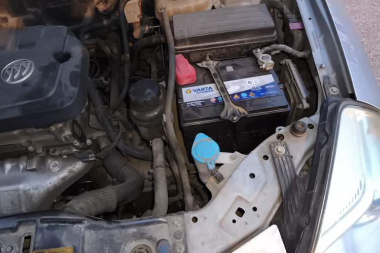 Used Buick Excelle 2015 1.5L Automatic Classic Model Engine Bay Left