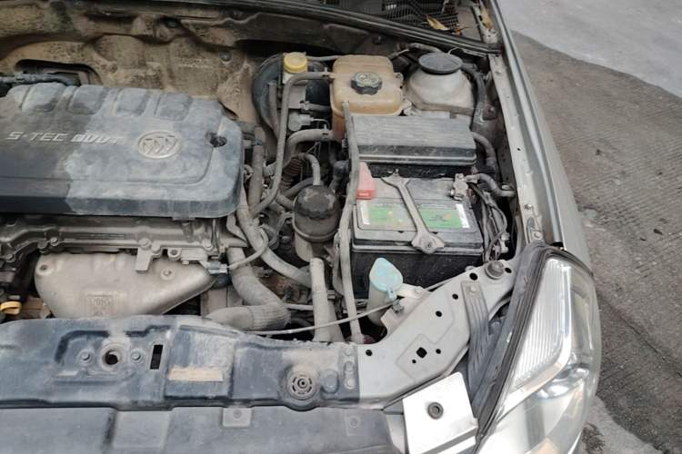 Used Buick Excelle 2015 1.5L Manual Classic Trim Engine Bay Left