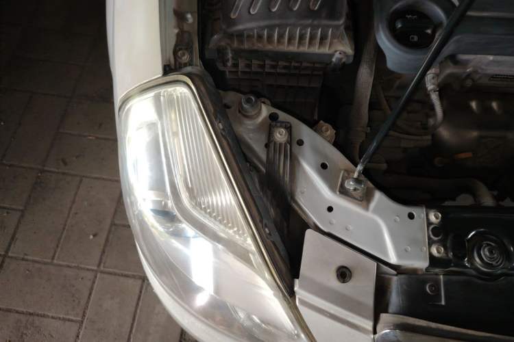 Used Buick Excelle 2015 1.5L Manual Classic Trim Engine Bay Right