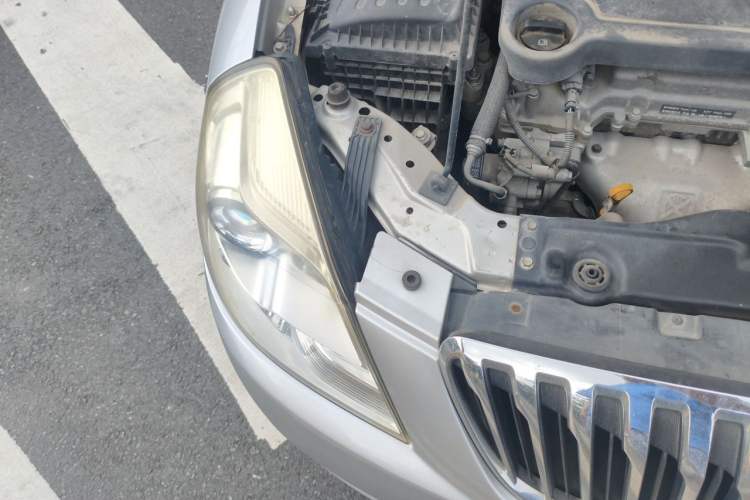 Used Buick Excelle 2015 1.5L Automatic Classic Model Engine Bay Right