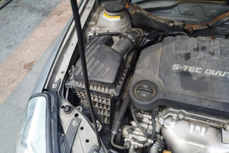 Used Buick Excelle 2015 1.5L Automatic Classic Model Engine Bay Right