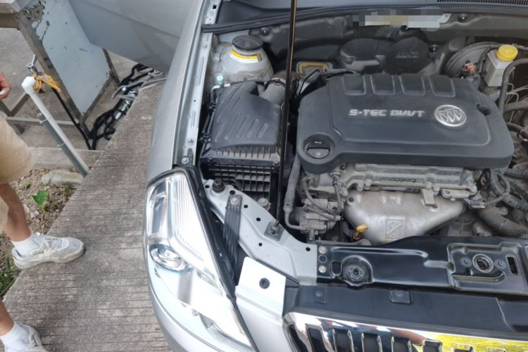 Used Buick Excelle 2015 1.5L Automatic Classic Model Engine Bay Right