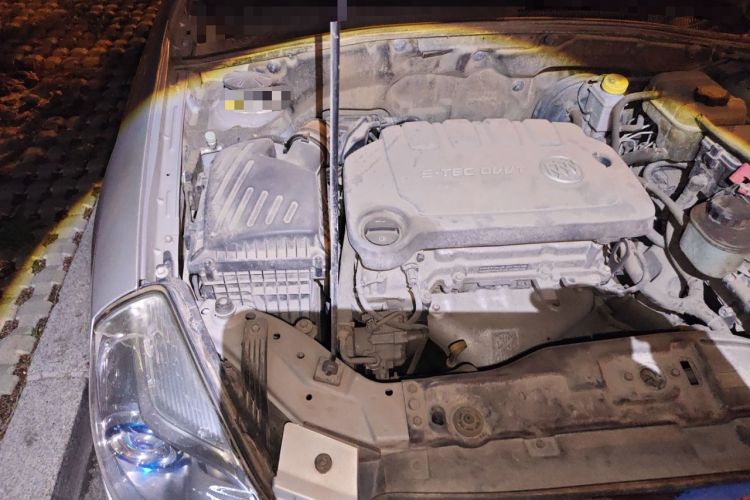Used Buick Excelle 2015 1.5L Manual Classic Trim Engine Bay Right