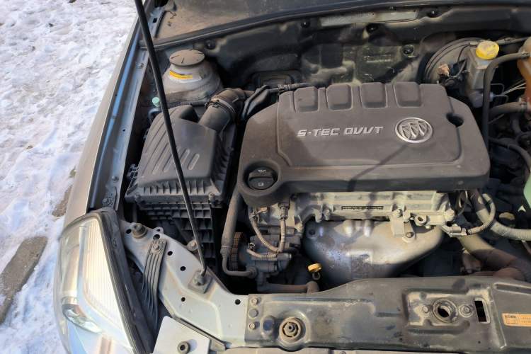 Used Buick Excelle 2015 1.5L Automatic Classic Model Engine Bay Right
