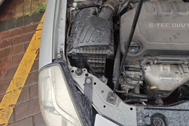 Used Buick Excelle 2015 1.5L Automatic Classic Model Engine Bay Right