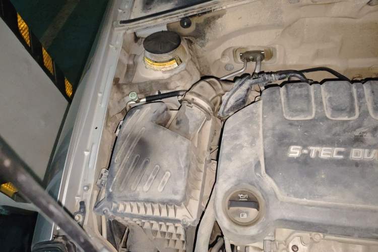 Used Buick Excelle 2015 1.5L Manual Luxury Model Engine Bay Right