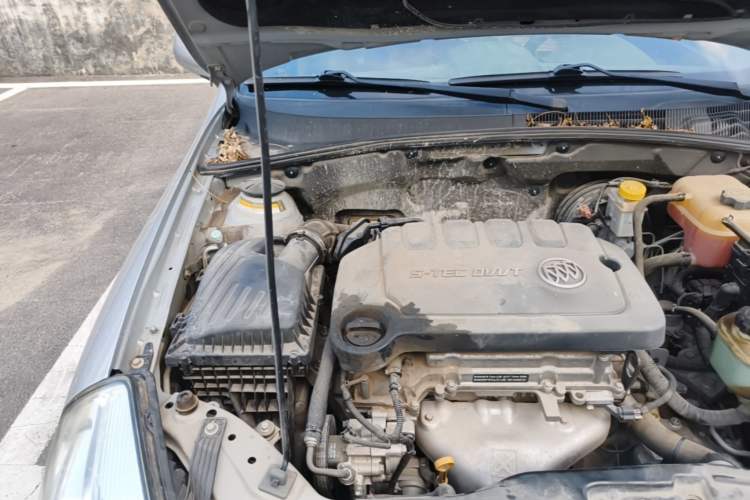 Used Buick Excelle 2015 1.5L Automatic Classic Model Engine Bay Right
