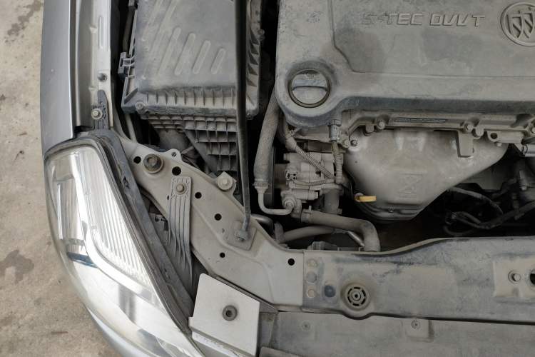 Used Buick Excelle 2015 1.5L Automatic Classic Model Engine Bay Right