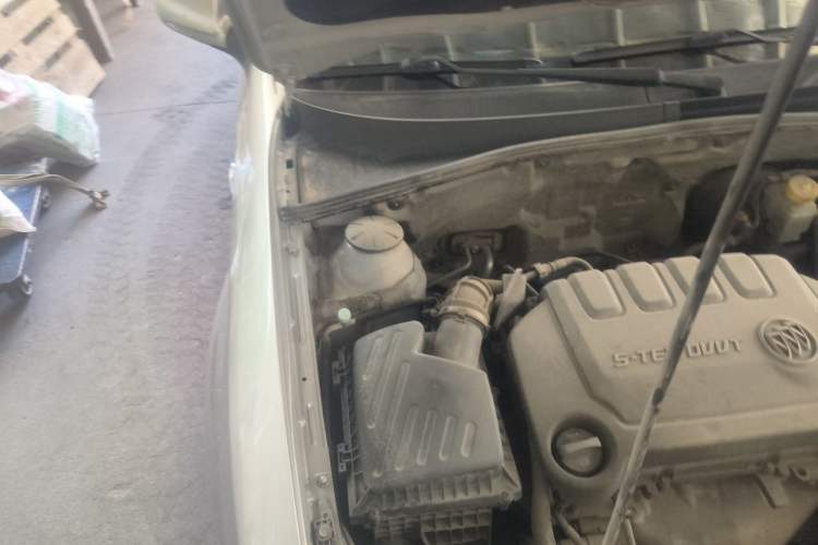 Used Buick Excelle 2015 1.5L Automatic Classic Model Engine Bay Right