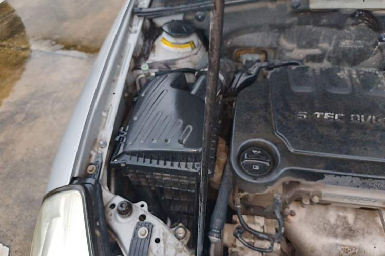 Used Buick Excelle 2015 1.5L Manual Luxury Model Engine Bay Right
