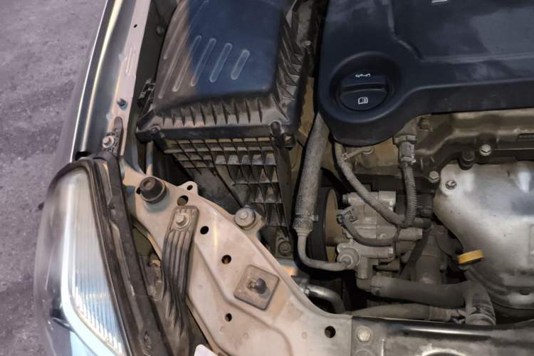 Used Buick Excelle 2015 1.5L Automatic Classic Model Engine Bay Right