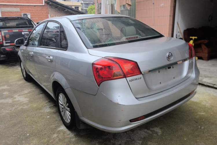 Used Buick Excelle 2015 1.5L Manual Classic Trim Exterior 2