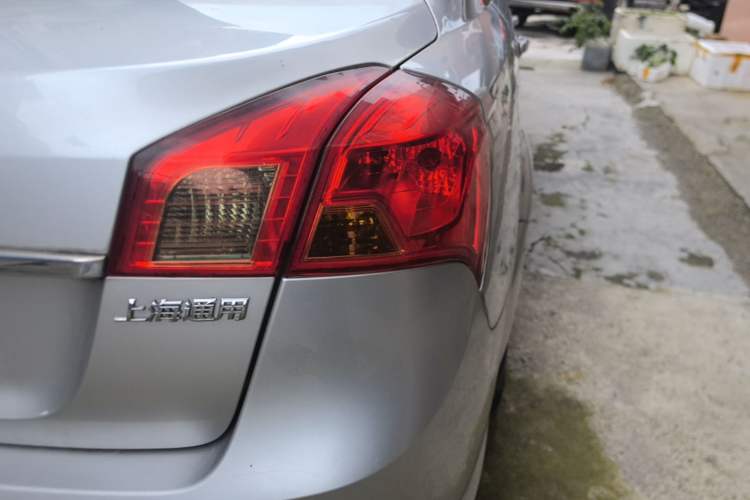 Used Buick Excelle 2015 1.5L Manual Classic Trim Exterior 3