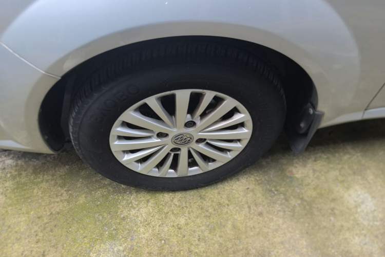 Used Buick Excelle 2015 1.5L Manual Classic Trim Exterior 4