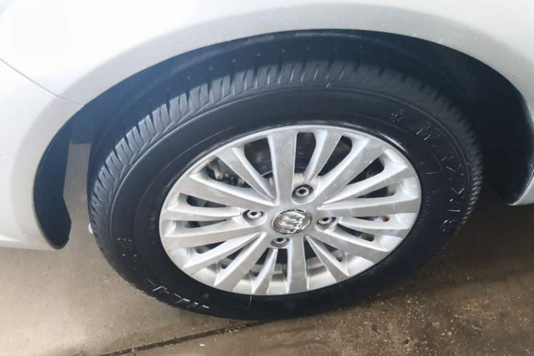 Used Buick Excelle 2015 1.5L Automatic Classic Model Exterior 4