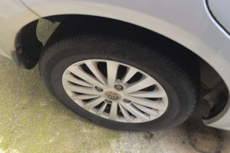 Used Buick Excelle 2015 1.5L Manual Classic Trim Exterior 5