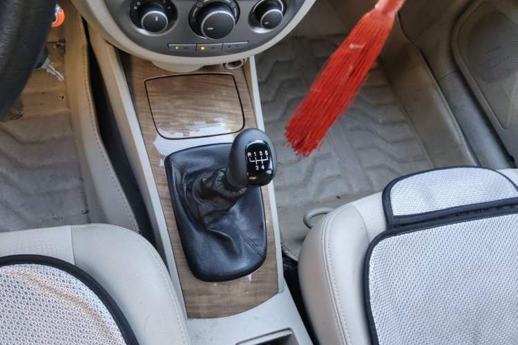 Used Buick Excelle 2015 1.5L Manual Classic Trim Gear Lever