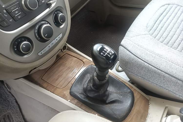 Used Buick Excelle 2015 1.5L Manual Classic Trim Gear Lever