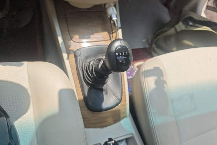 Used Buick Excelle 2015 1.5L Manual Classic Trim Gear Lever