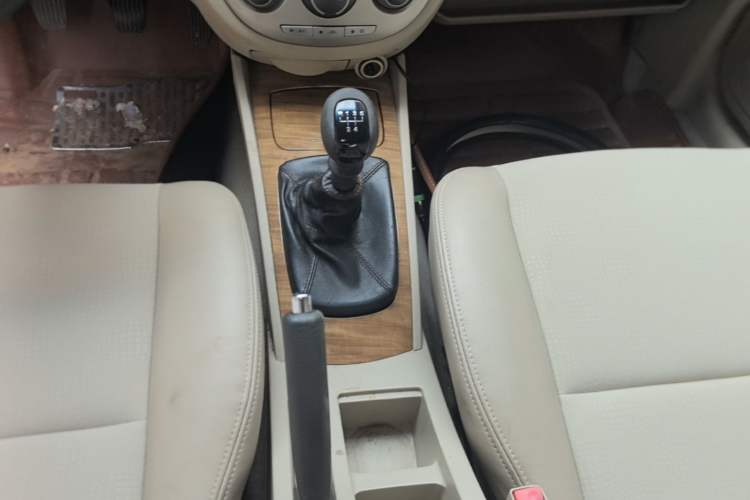 Used Buick Excelle 2015 1.5L Manual Classic Trim Gear Lever