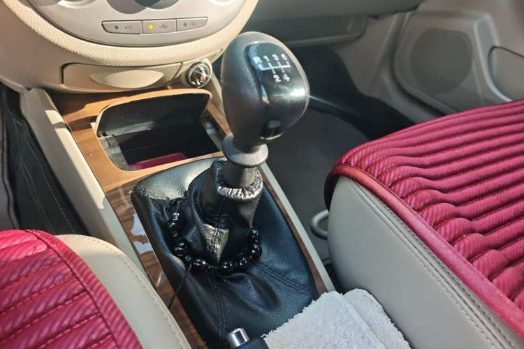 Used Buick Excelle 2015 1.5L Manual Classic Trim Gear Lever