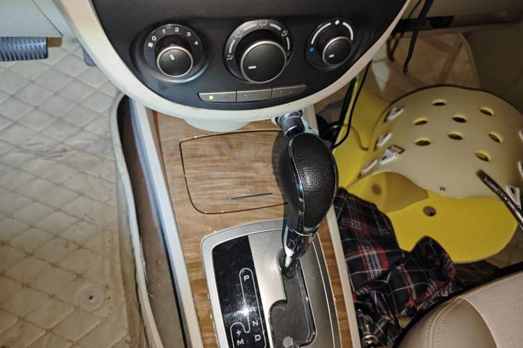 Used Buick Excelle 2015 1.5L Automatic Classic Model Gear Lever