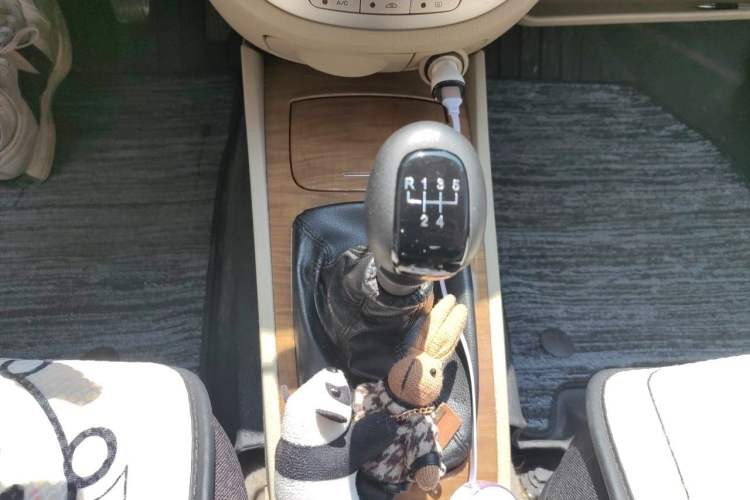Used Buick Excelle 2015 1.5L Manual Classic Trim Gear Lever