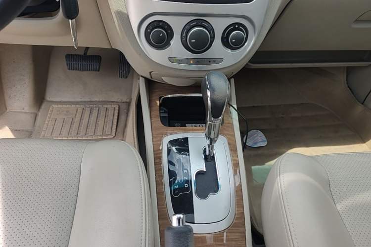Used Buick Excelle 2015 1.5L Automatic Luxury Edition Gear Lever