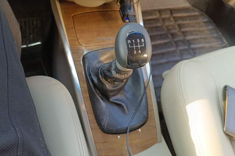 Used Buick Excelle 2015 1.5L Manual Luxury Model Gear Lever