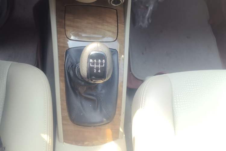 Used Buick Excelle 2015 1.5L Manual Classic Trim Gear Lever