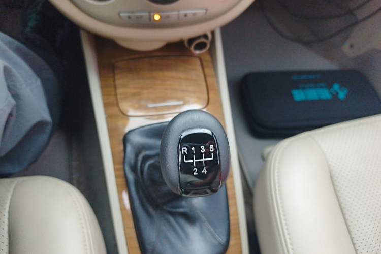 Used Buick Excelle 2015 1.5L Manual Luxury Model Gear Lever