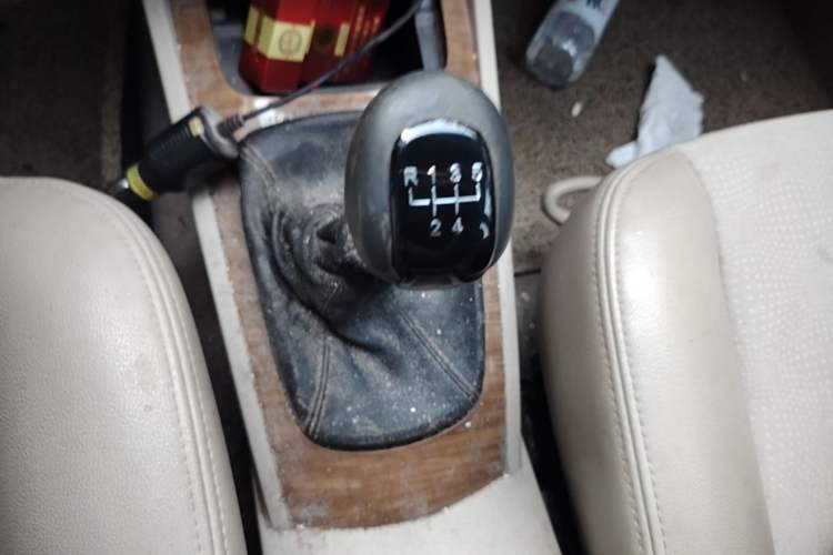 Used Buick Excelle 2015 1.5L Manual Classic Trim Gear Lever