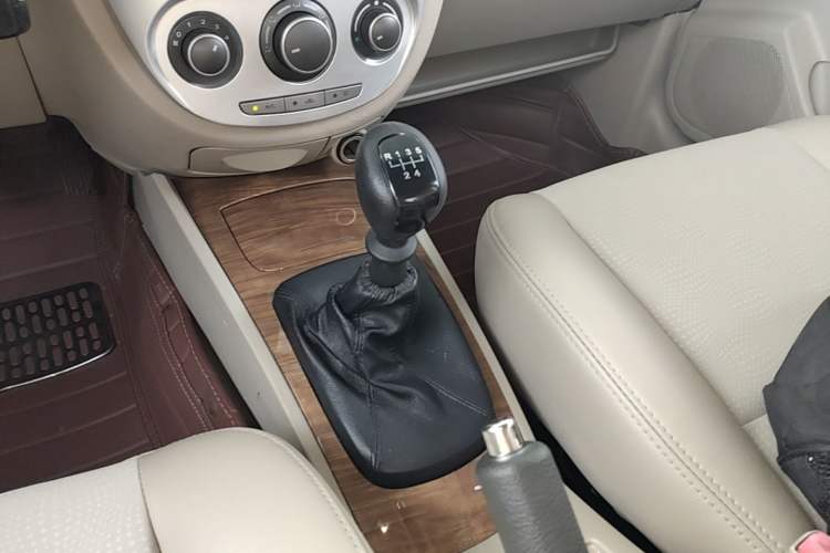 Used Buick Excelle 2015 1.5L Manual Classic Trim Gear Lever